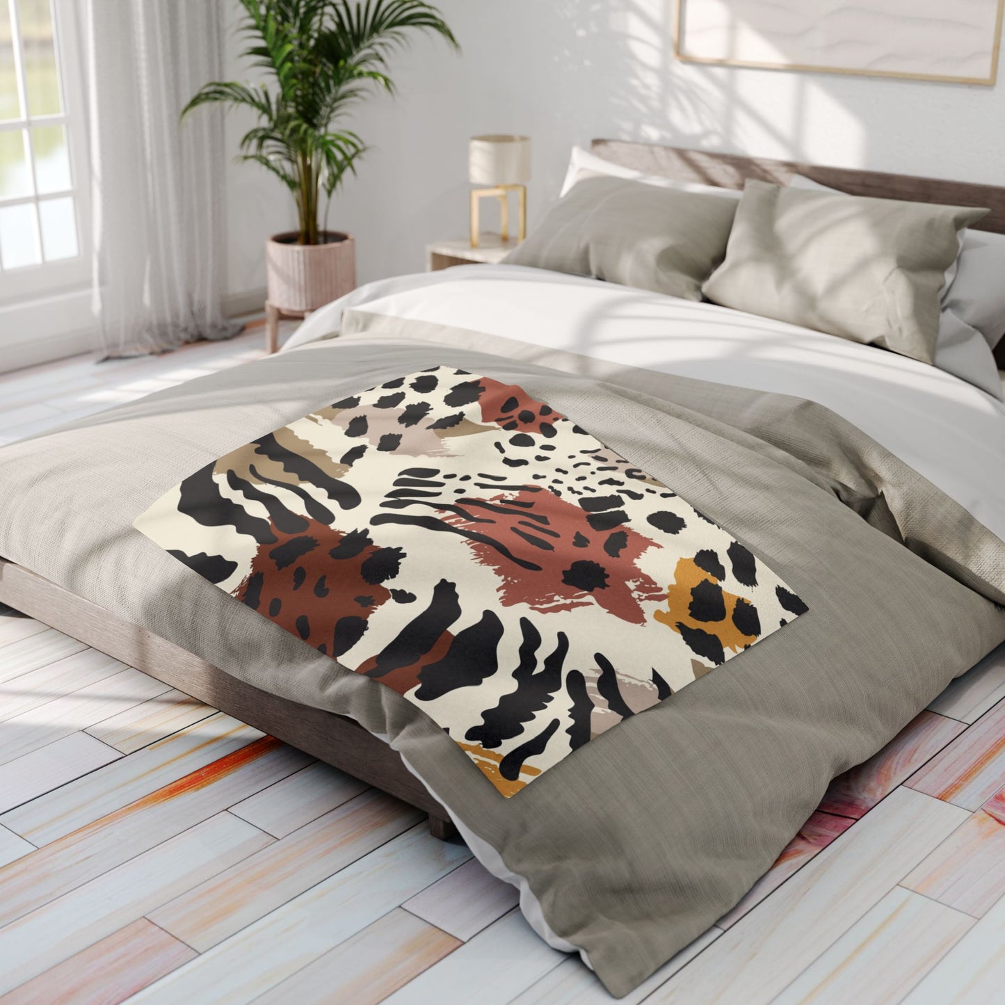Cozy Arctic Fleece Blanket – Animal Print Throw for Stylish Comfort & Warmth